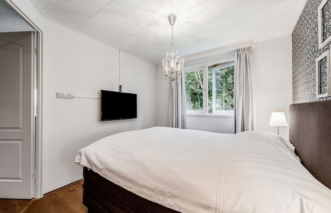 Fantastic Chalet Near Open Waterways, hot tub - Foto 9