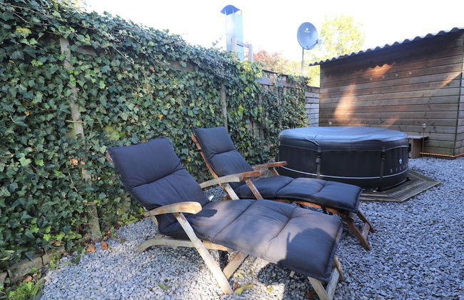 Fantastic Chalet Near Open Waterways, hot tub - Foto 26