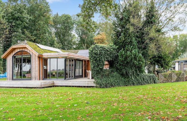 Fantastic Chalet Near Open Waterways, hot tub - Foto 31