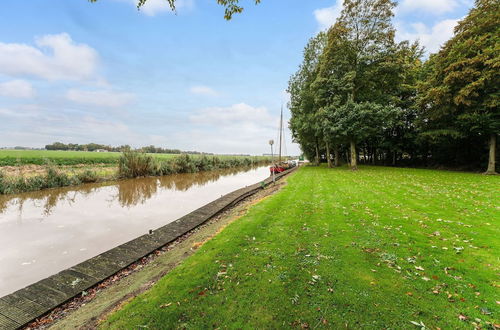 Photo 32 - Fantastic Chalet Near Open Waterways, hot tub