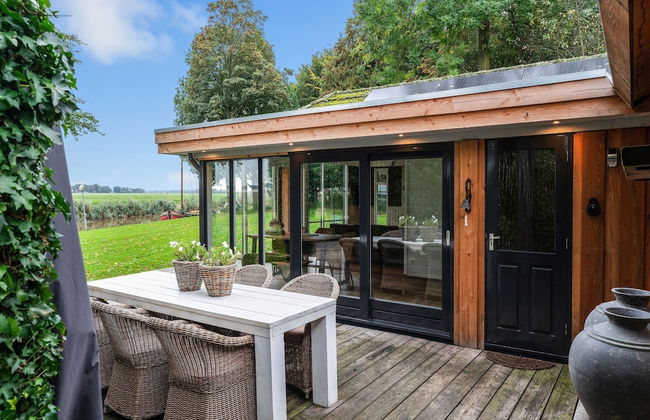 Fantastic Chalet Near Open Waterways, hot tub - Foto 18