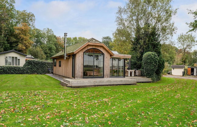 Fantastic Chalet Near Open Waterways, hot tub - Foto 34
