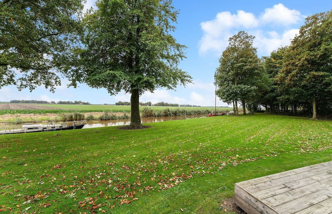 Fantastic Chalet Near Open Waterways, hot tub - Foto 40