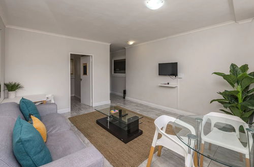 Photo 23 - Bright 2 Bedroom Apartment in the Heart of Town