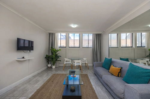 Photo 22 - Bright 2 Bedroom Apartment in the Heart of Town