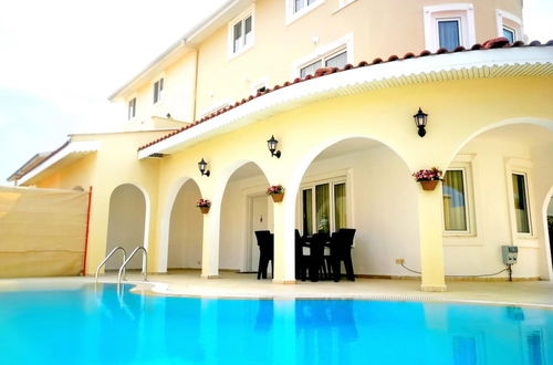 Foto 2 - Marvelous Villa With Private Pool in Antalya