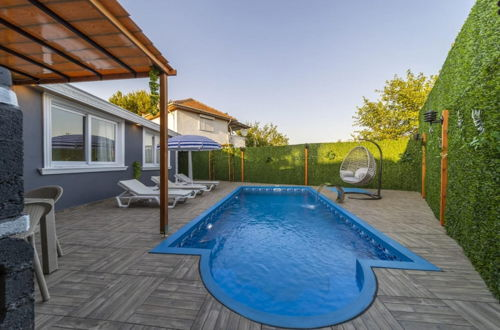 Foto 22 - Villa With Private Pool Near Airport in Muratpasa