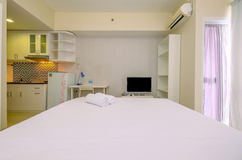 Photo 2 - Cozy Stay Studio Apartment At Taman Melati Margonda