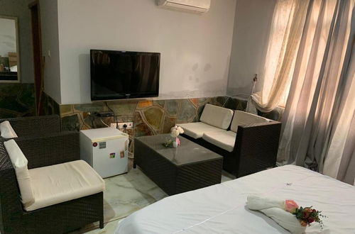 Foto 5 - Self Contained Master Bedroom Apartment in Tema