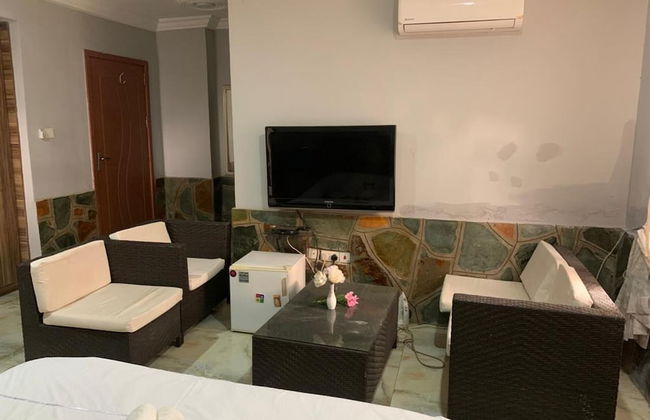Self Contained Master Bedroom Apartment in Tema - Foto 10