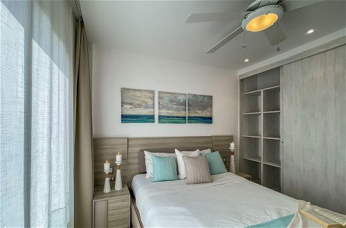 Foto 8 - Luxury 2 bed Condo Just Steps From the Beach