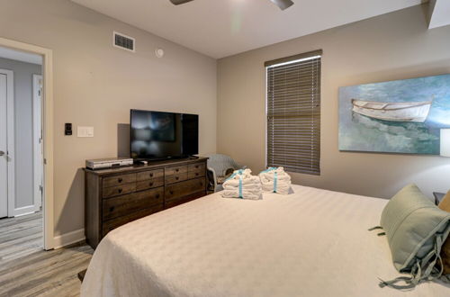 Foto 9 - Gulf Front Master Suite! Directly On The Beach! 3 BR / 2 BA! Sleeps 8