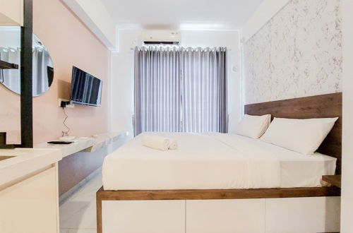 Foto 3 - Comfy And New Studio At Sky House Bsd Apartment