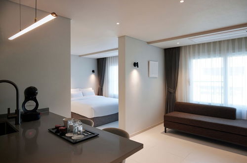 Photo 15 - The Connoisseur Residence Hotel