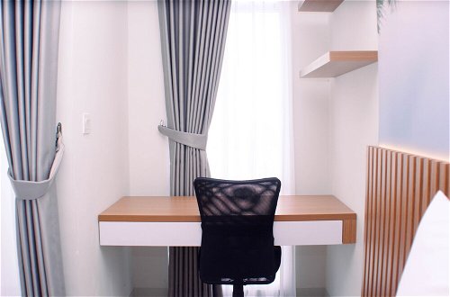 Photo 8 - Comfortable Design Studio Room At Vasanta Innopark Apartment