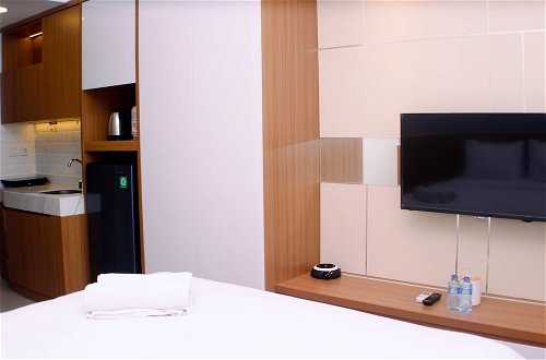 Photo 2 - Comfortable Design Studio Room At Vasanta Innopark Apartment
