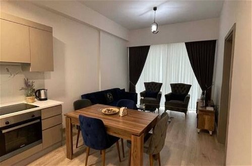 Photo 13 - Lovely 1-bedroom Suite Apartment Near Mall of Istanbul