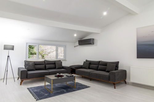 Photo 3 - Sleek House With a Lovely Terrace in Besiktas