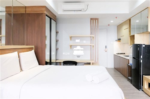 Foto 20 - Best Deal And Smart Living Studio At Grand Sungkono Lagoon Apartment