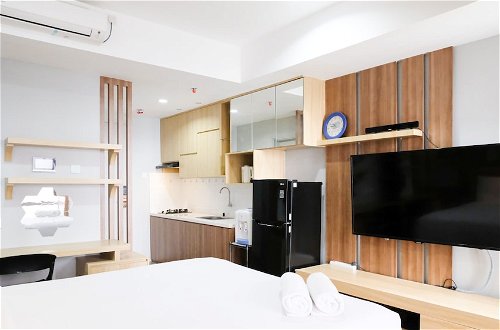 Foto 7 - Best Deal And Smart Living Studio At Grand Sungkono Lagoon Apartment