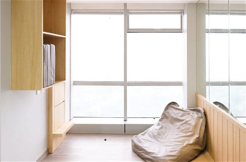 Foto 6 - Best Deal And Smart Living Studio At Grand Sungkono Lagoon Apartment