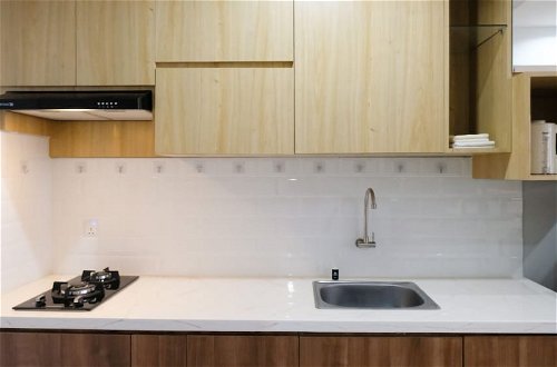 Foto 11 - Best Deal And Smart Living Studio At Grand Sungkono Lagoon Apartment