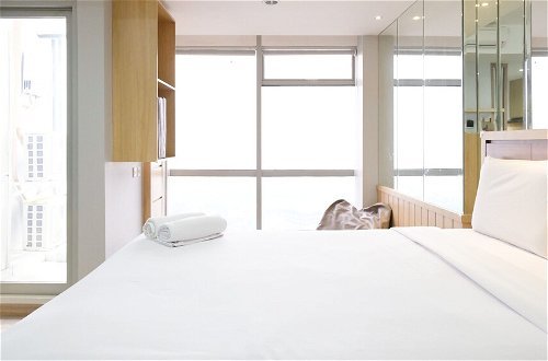 Foto 2 - Best Deal And Smart Living Studio At Grand Sungkono Lagoon Apartment