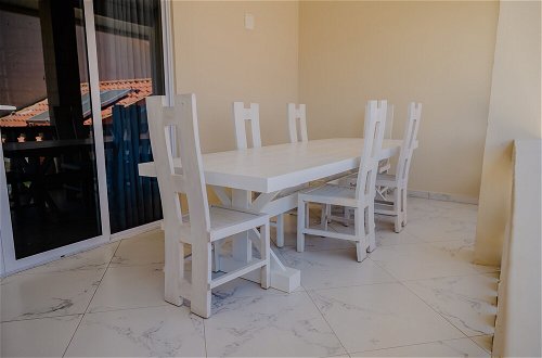 Photo 18 - Spacious 4-bedroom Apartment 2 km From Eagle Beach