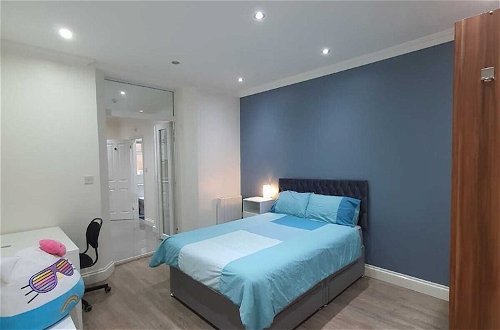 Photo 2 - Cosy Entire Home Kingscross Central London