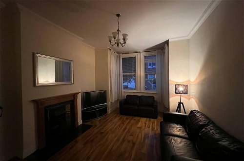Photo 6 - Charming 1-bed Apartment in West London