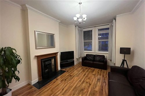 Photo 1 - Charming 1-bed Apartment in West London
