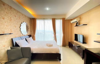 Foto 3 - Warm And Cozy Studio At Dago Suites Apartment