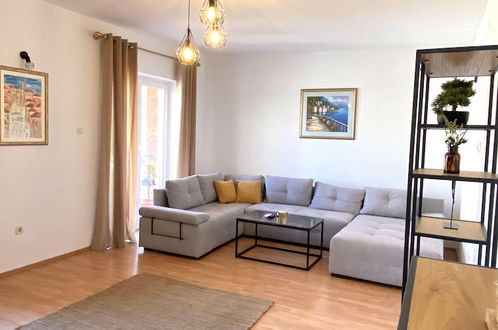 Photo 12 - Spacious 2-bed Apartment in Cavtat