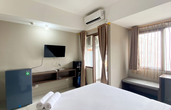 Well Furnished and Cozy Studio at LRT City Jatibening Apartment - Photo 1