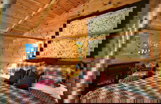 Foto 3 - Always & Forever 1 Bedroom Cabin by RedAwning