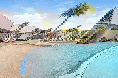 Foto 23 - Modern Comfort + Resort Style Pool: Perfect Prominence Location for 10