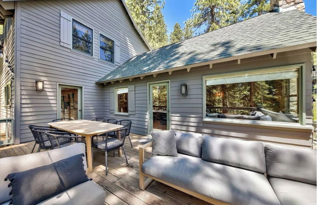 Private Cozy and Central Cabin with Deck by Sierra Getaways - Foto 13