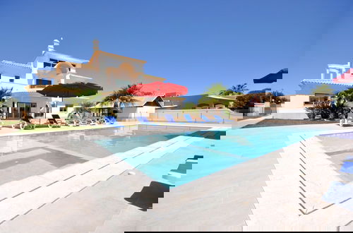 Foto 1 - Stunnig 5 Bedroom Private Pool Villa With Cinema Room