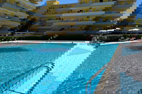 Foto 1 - Flat in a Resort With Pools and Tennis Courts