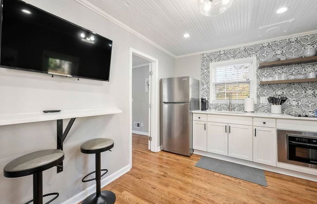 Private 1BR Cottage In Downtown Historic Norcross - Photo 3
