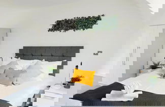 Photo 2 - Millennium Gallery 2 Bedroom Space by Belvilla