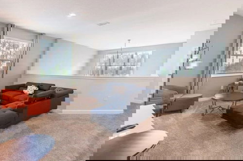 Foto 18 - Beautiful 5 Bed Villa With Game Room And Pool 5 Bedroom Home by RedAwning