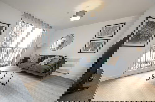 Photo 14 - Designer Waterside Flat