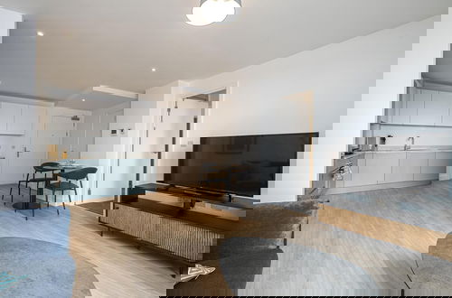 Photo 4 - Designer Waterside Flat