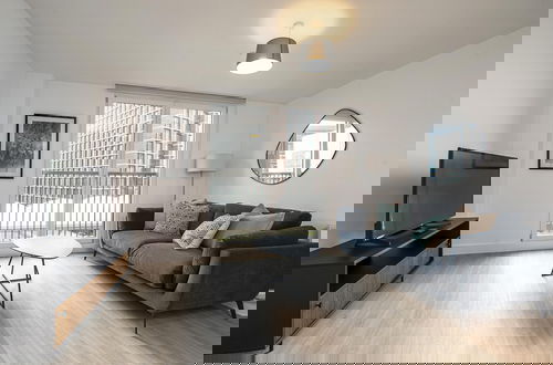 Photo 5 - Designer Waterside Flat