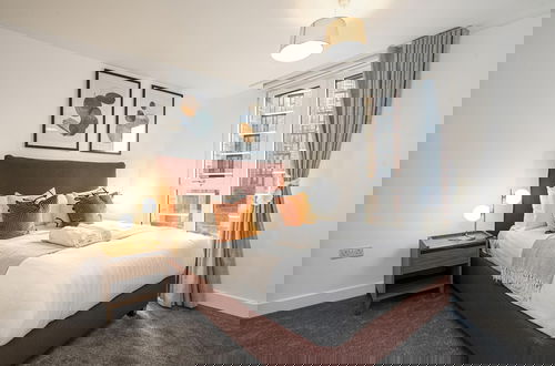 Photo 2 - Designer Waterside Flat