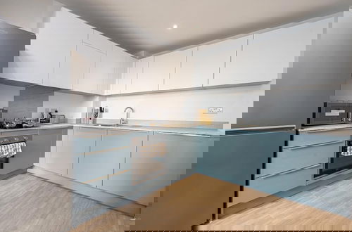 Photo 11 - Designer Waterside Flat
