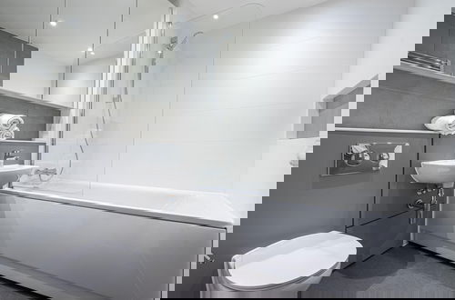 Photo 6 - Designer Waterside Flat