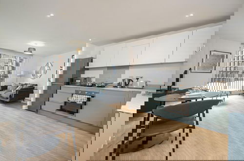 Photo 3 - Designer Waterside Flat