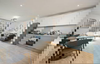 Photo 3 - Designer Waterside Flat